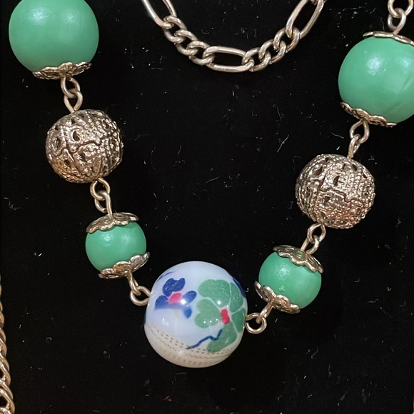 Vintage triple strand filagree,green & floral beaded gold tone chain necklace - Picture 6 of 7